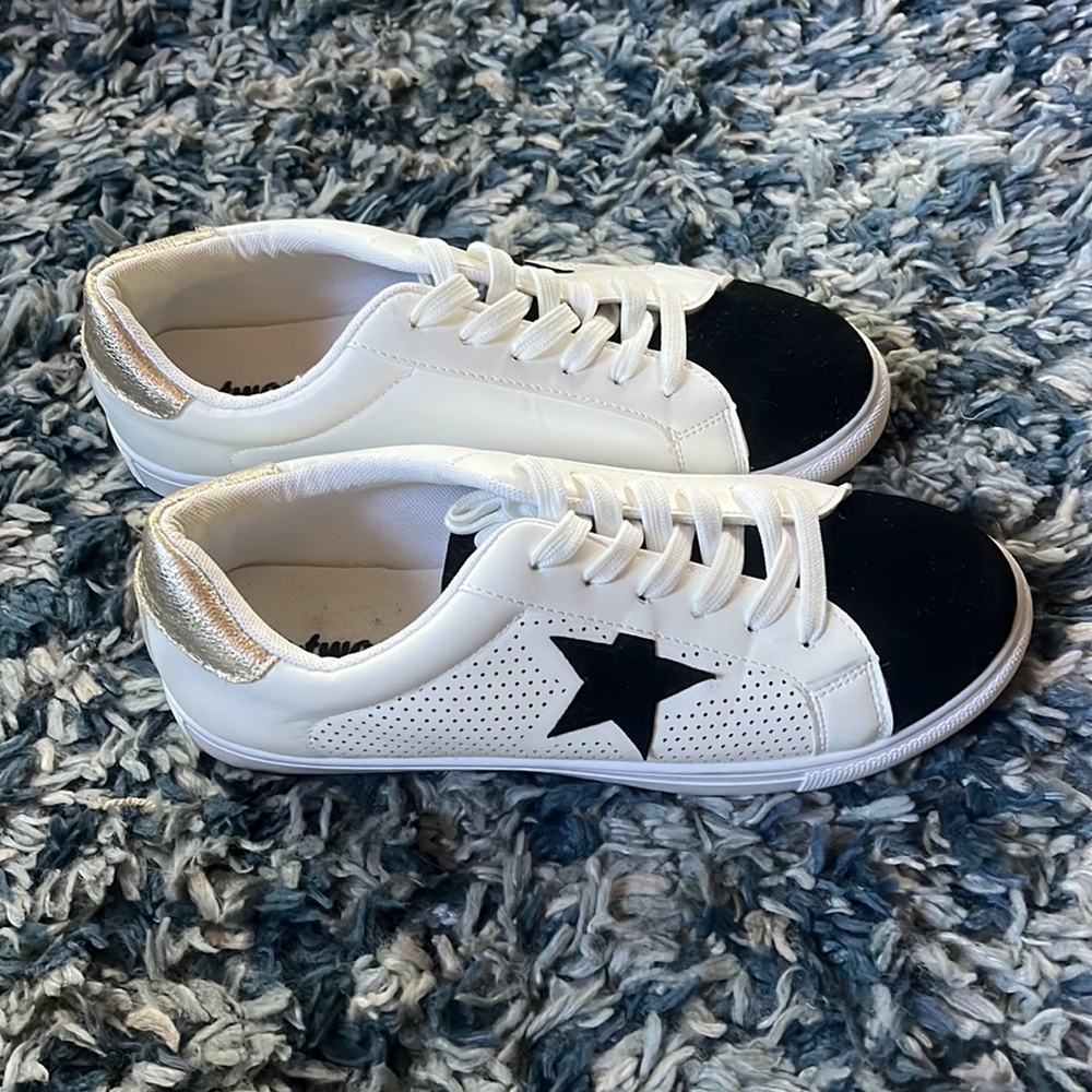 Sneakers - Picture 2 of 4